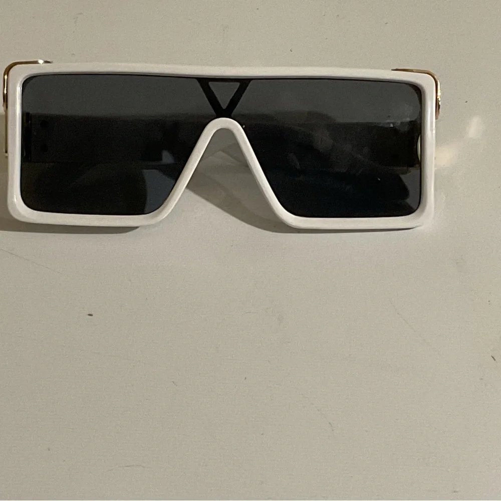 Louis Vuitton White Rectangular Sunglasses - Picture 1 of 7